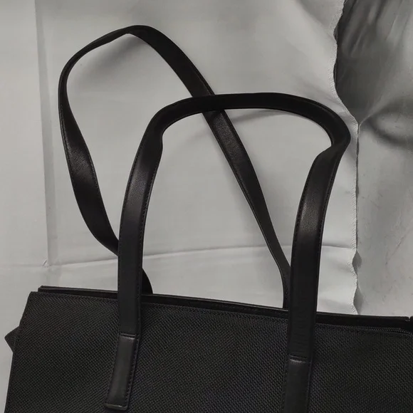 Tumi nylon 12x12 shoulder bag - Picture 3 of 15